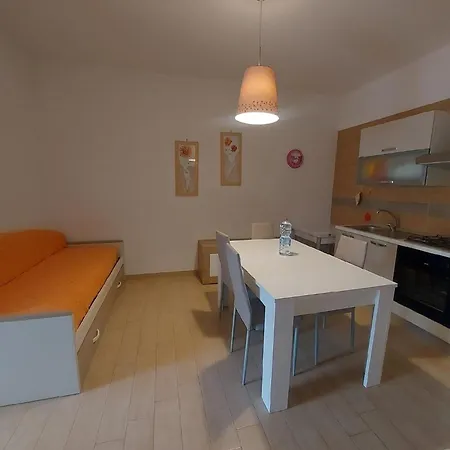 Repraesentative Zwei Mit Veranda Und Garten *
