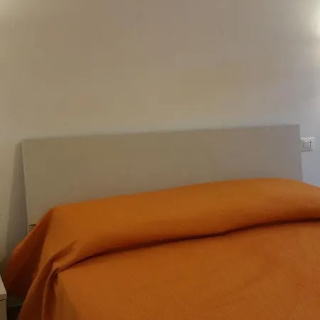 Apartment Repraesentative Zwei Mit Veranda Und Garten